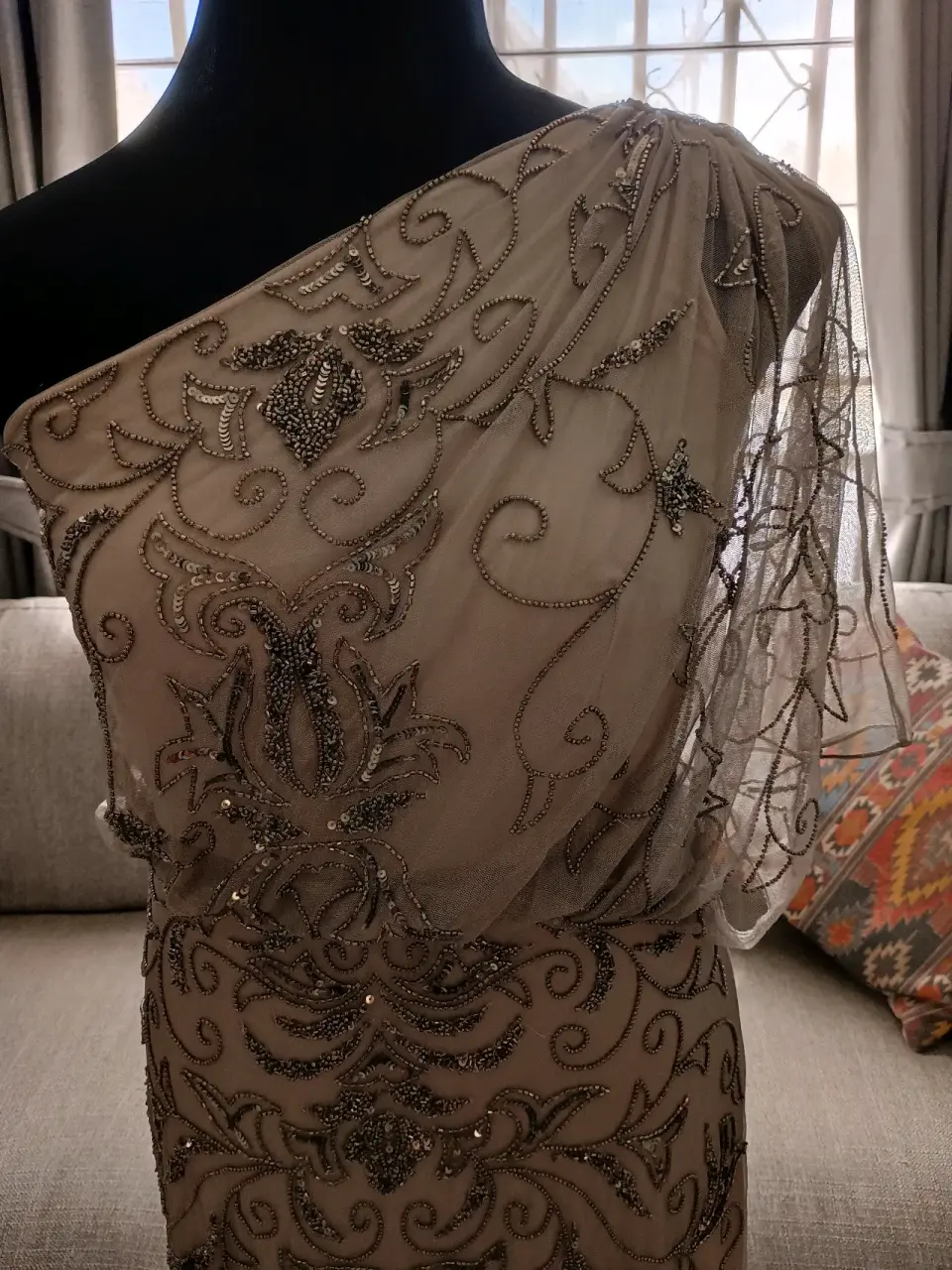 Vestido de fiesta bordado - miniatura 3