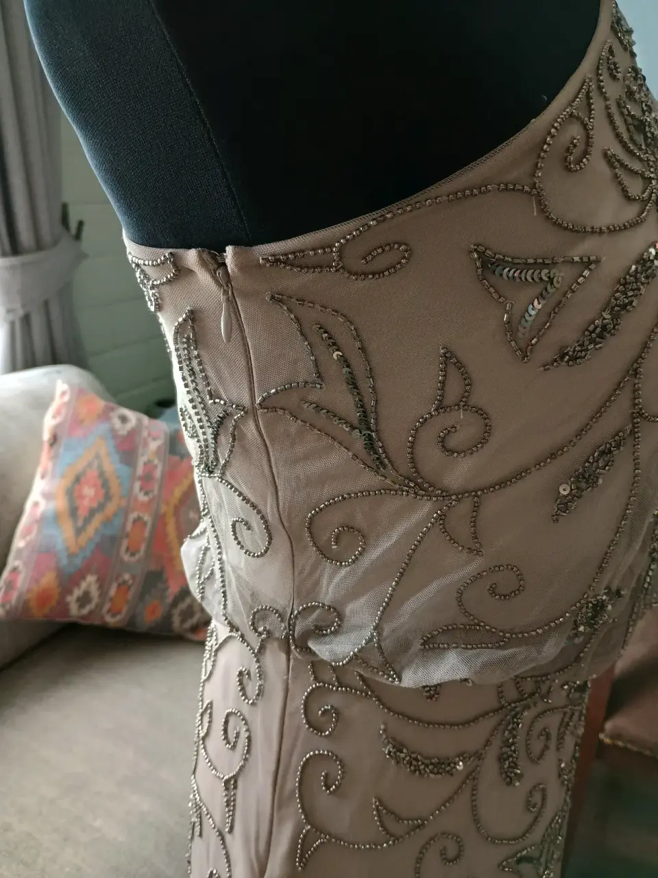 Vestido de fiesta bordado - miniatura 4