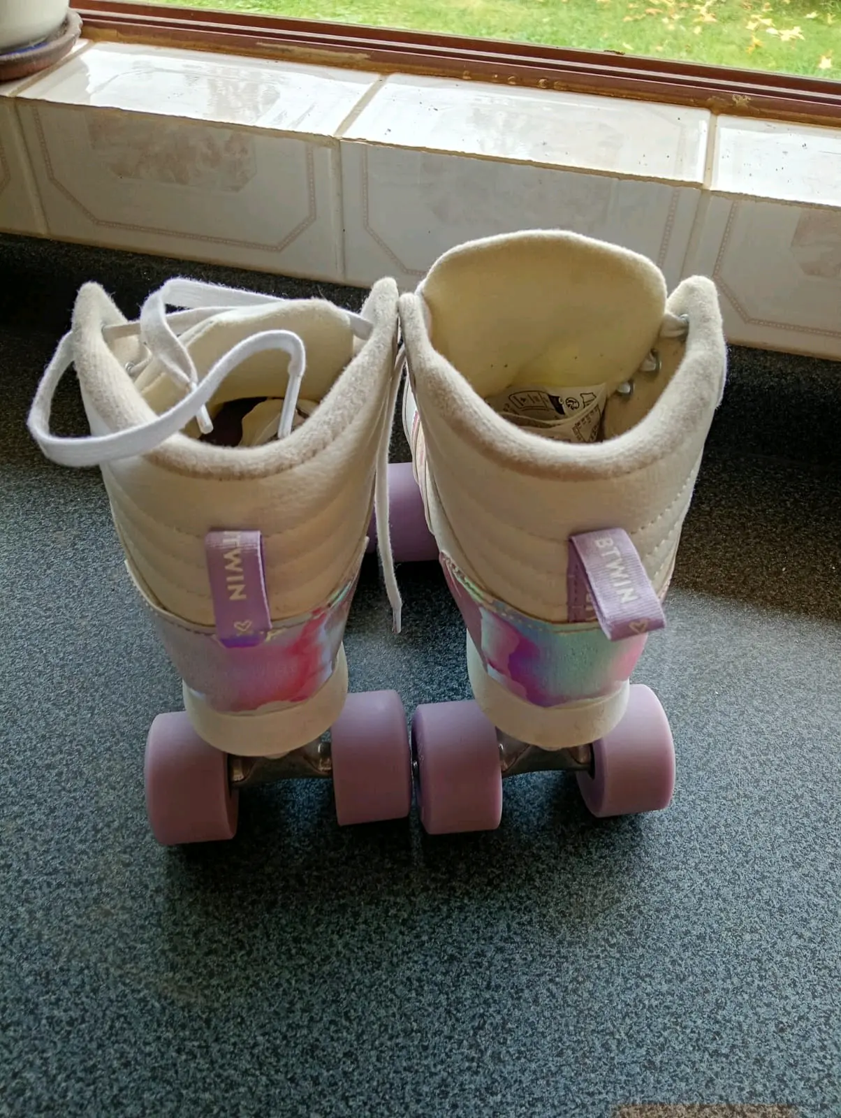 Patines de cuatro ruedas blancos - miniatura 2