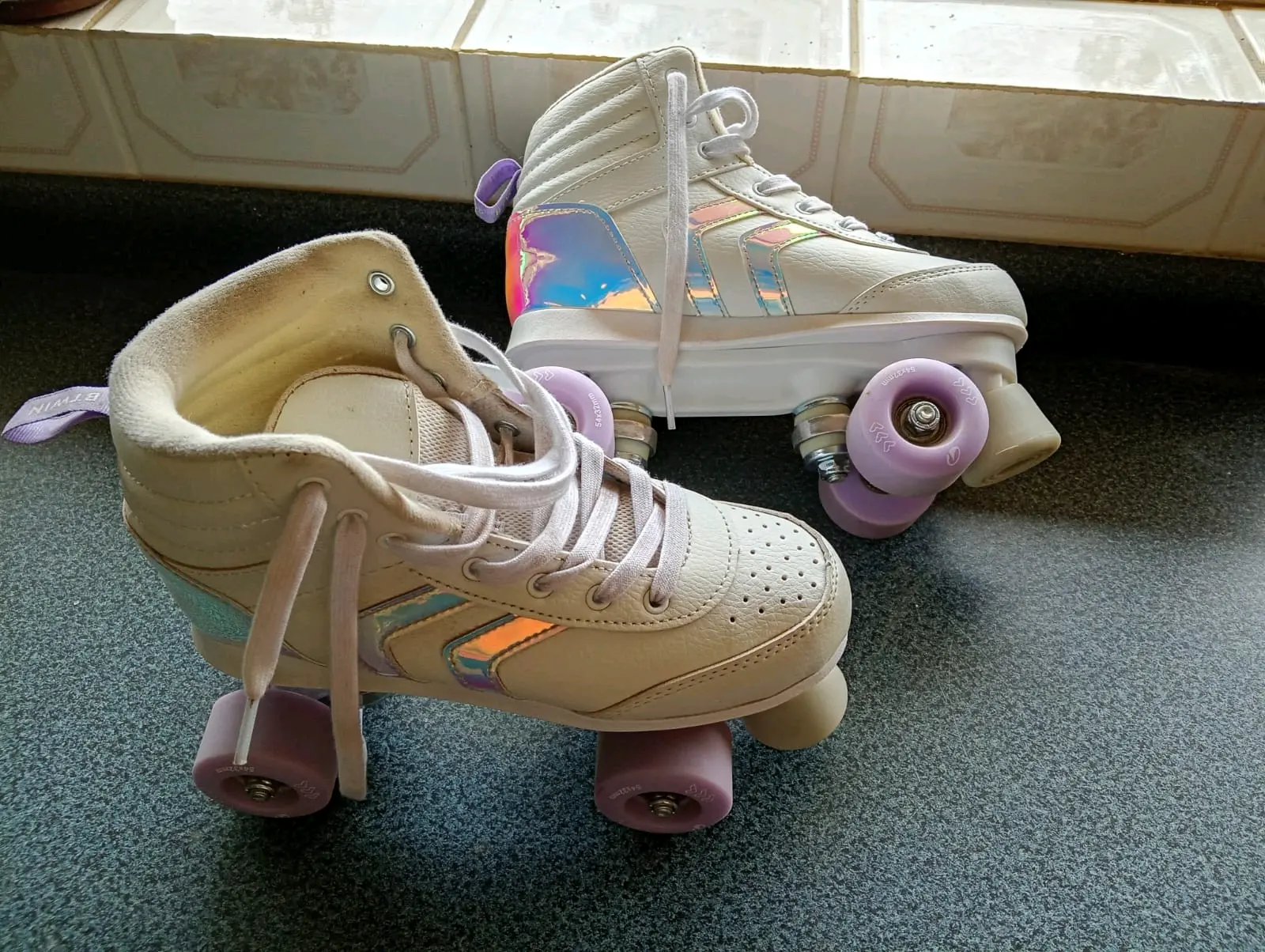 Patines de cuatro ruedas blancos - miniatura 5