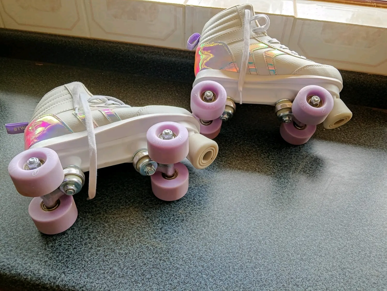 Patines de cuatro ruedas blancos - miniatura 6
