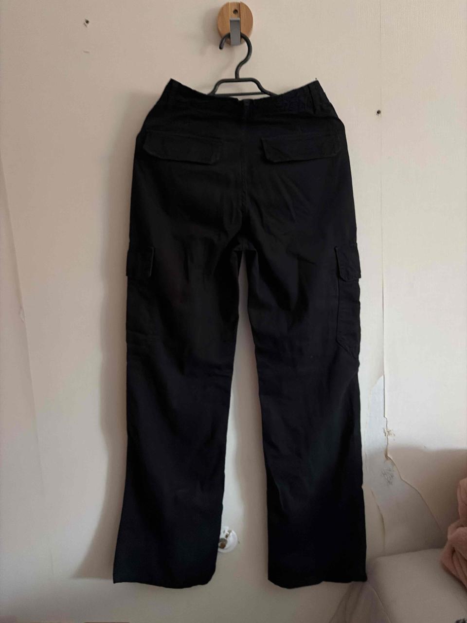 Pantalones cargo negros - miniatura 2