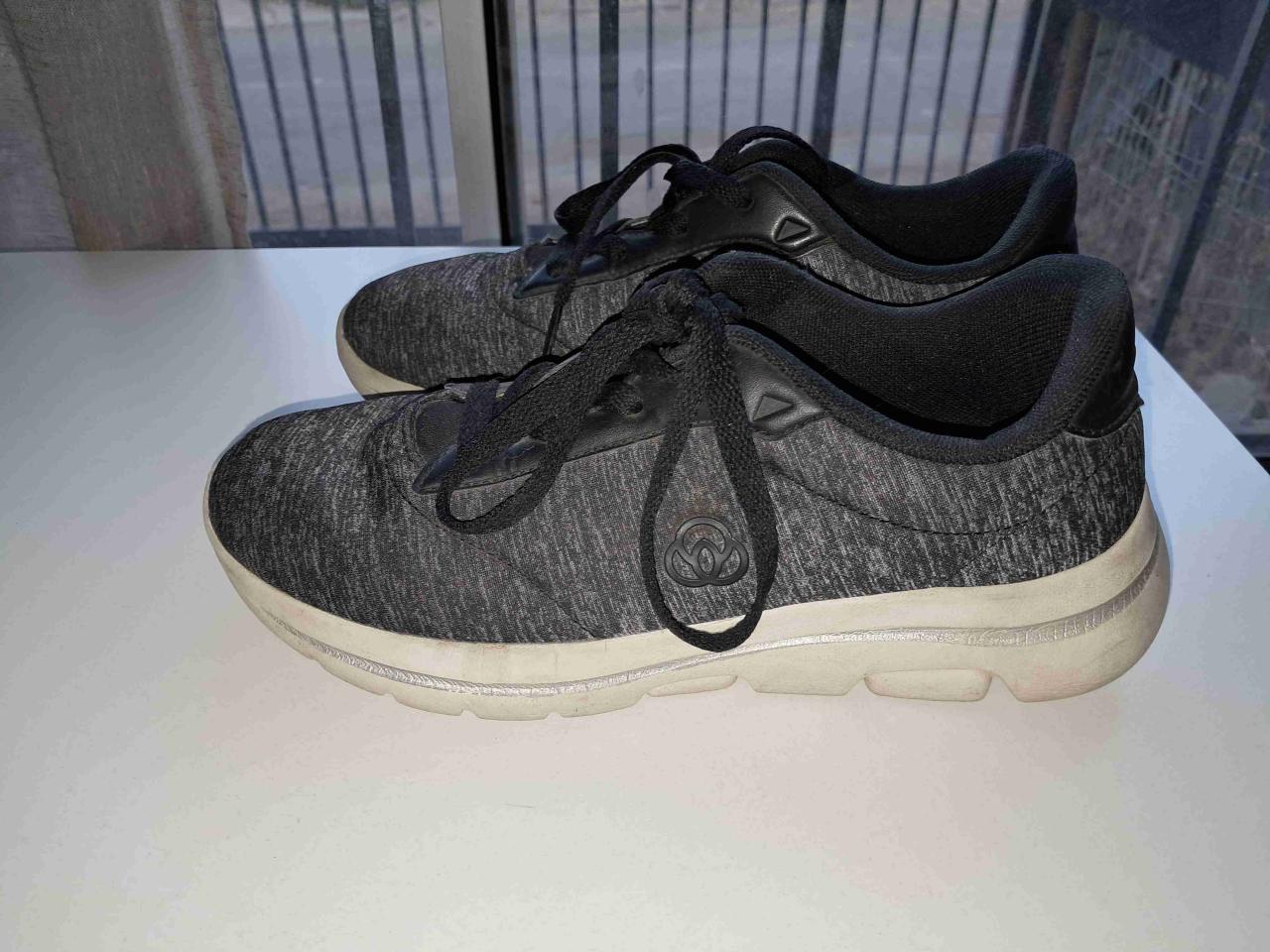 Zapatillas grises deportivas mujer - miniatura 1
