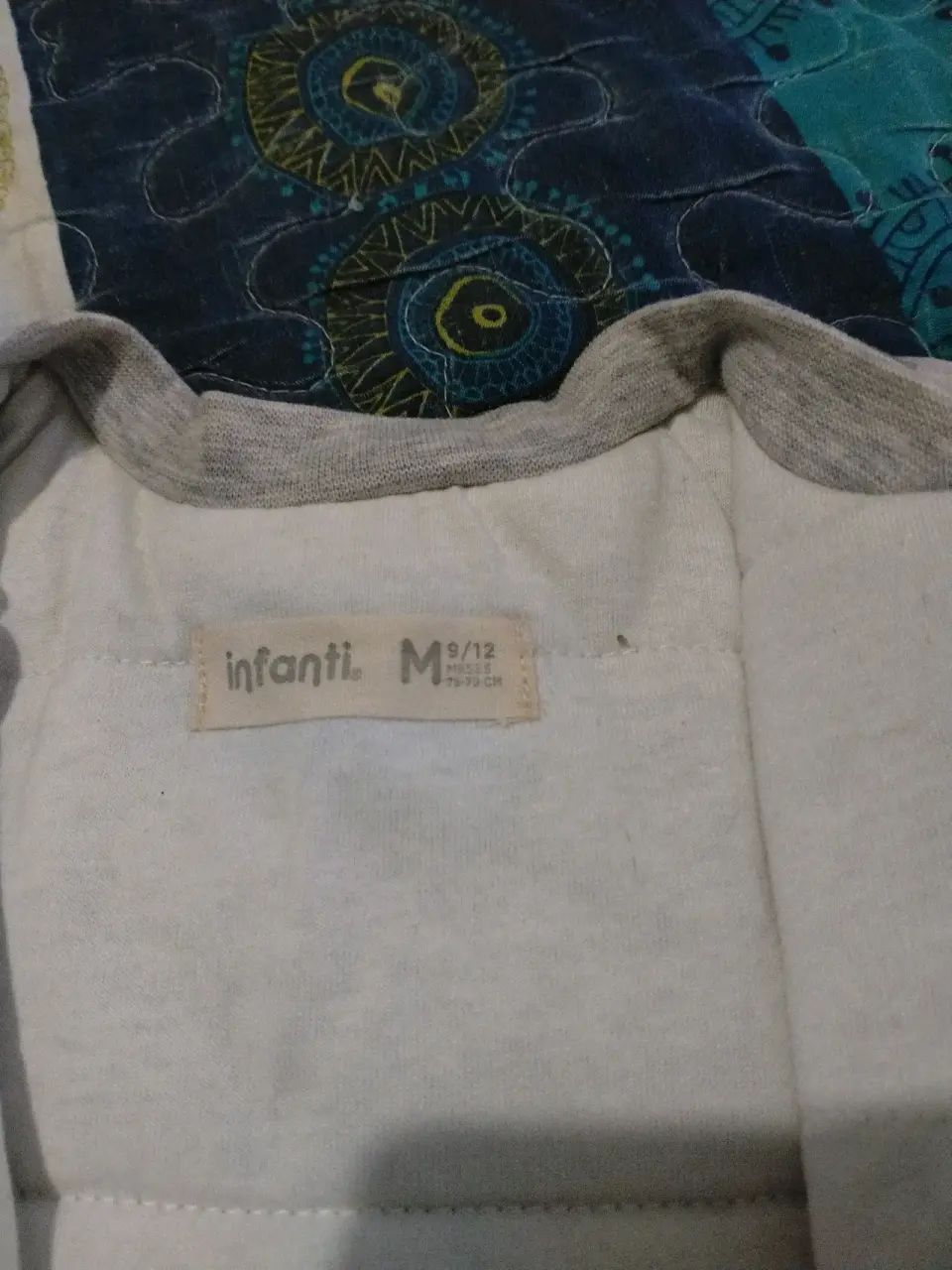 Mameluco de bebé gris con ovejitas - miniatura 2