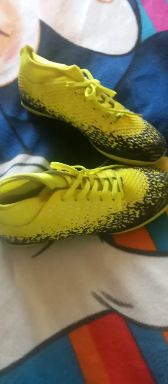 Zapatillas deportivas amarillas