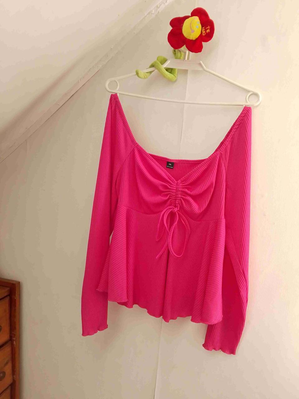 Conjunto shein polera negra y pantalón estampado - miniatura 3