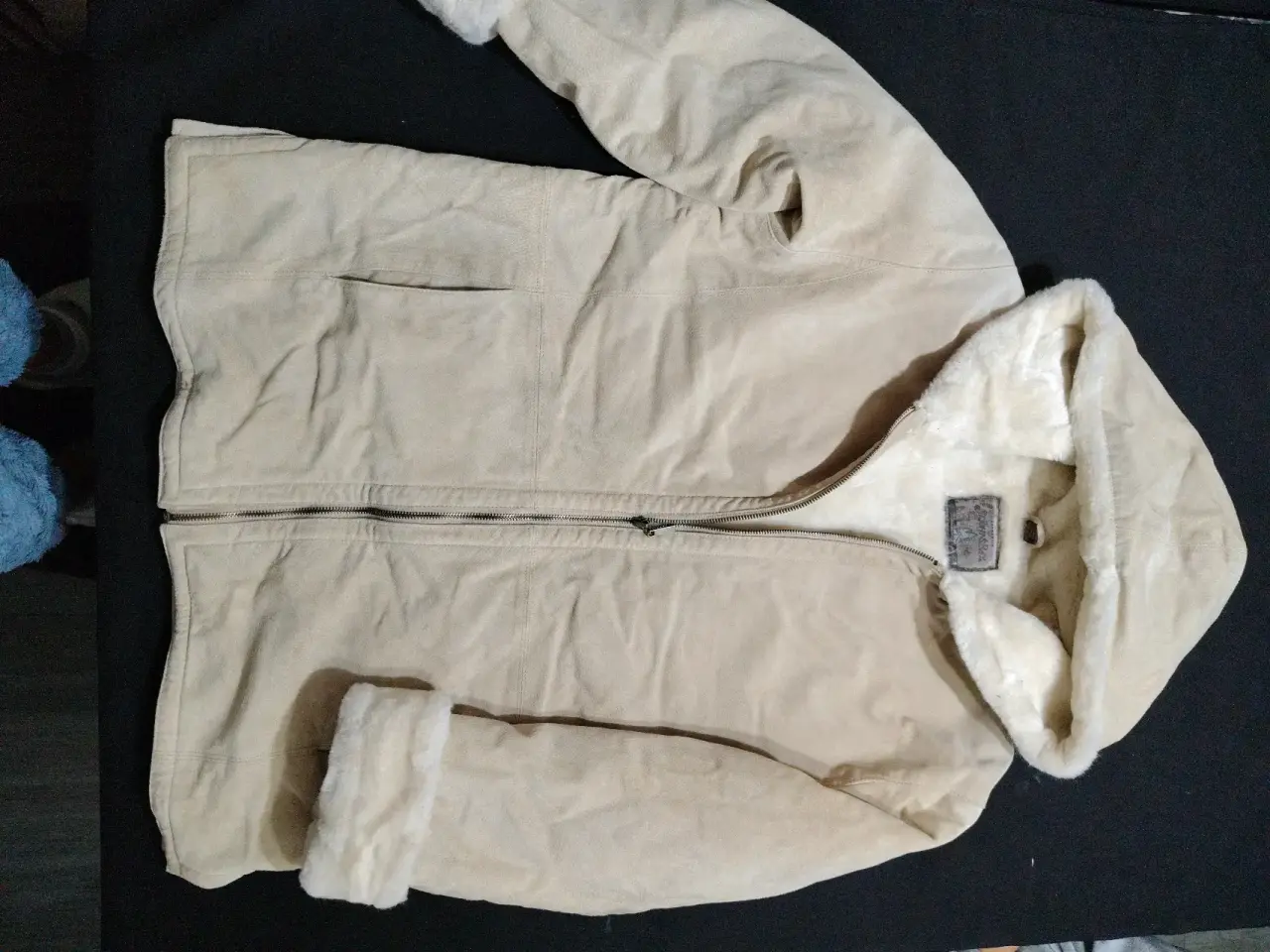 Chaqueta beige con capucha - miniatura 1