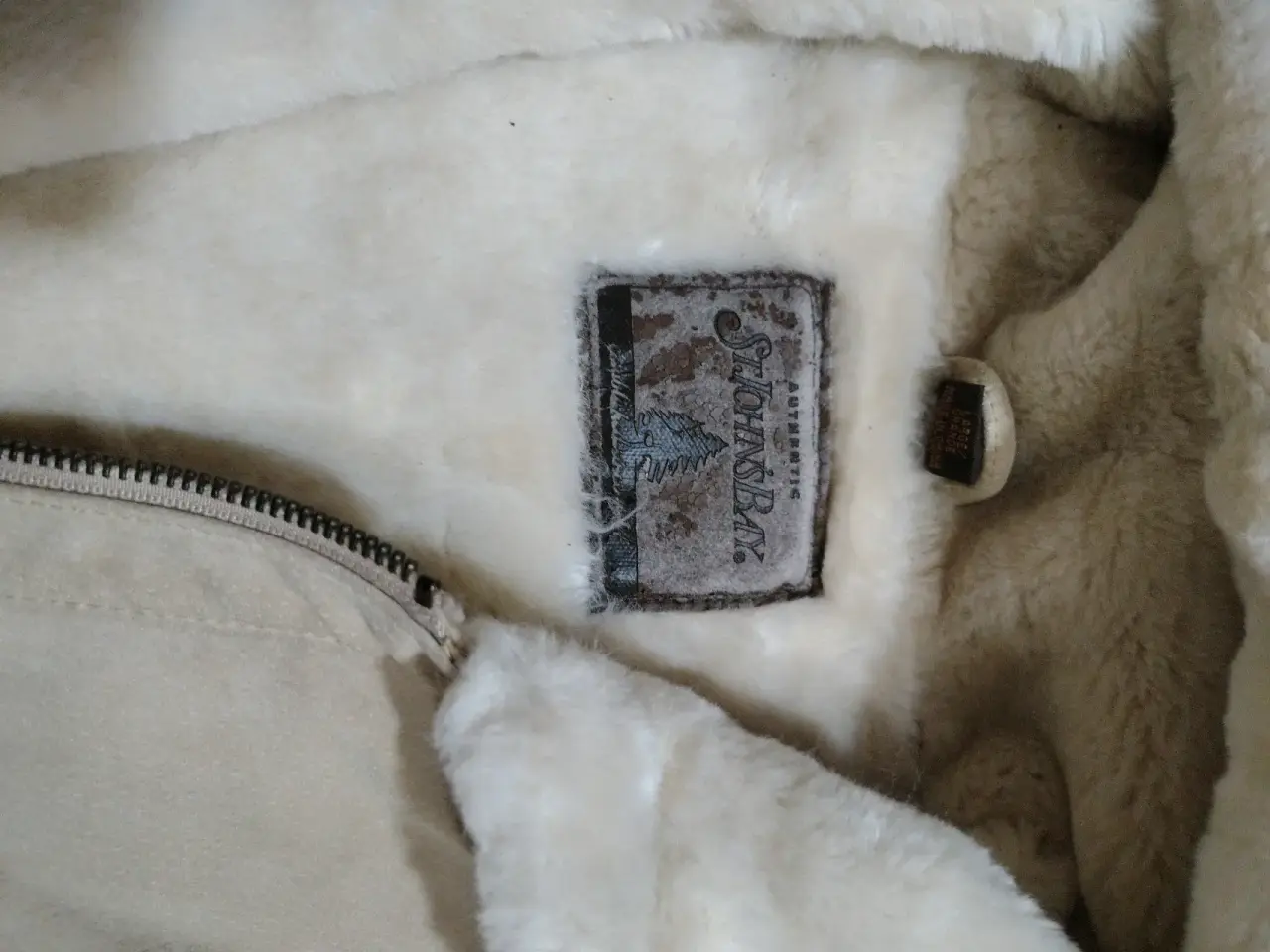 Chaqueta beige con capucha - miniatura 2