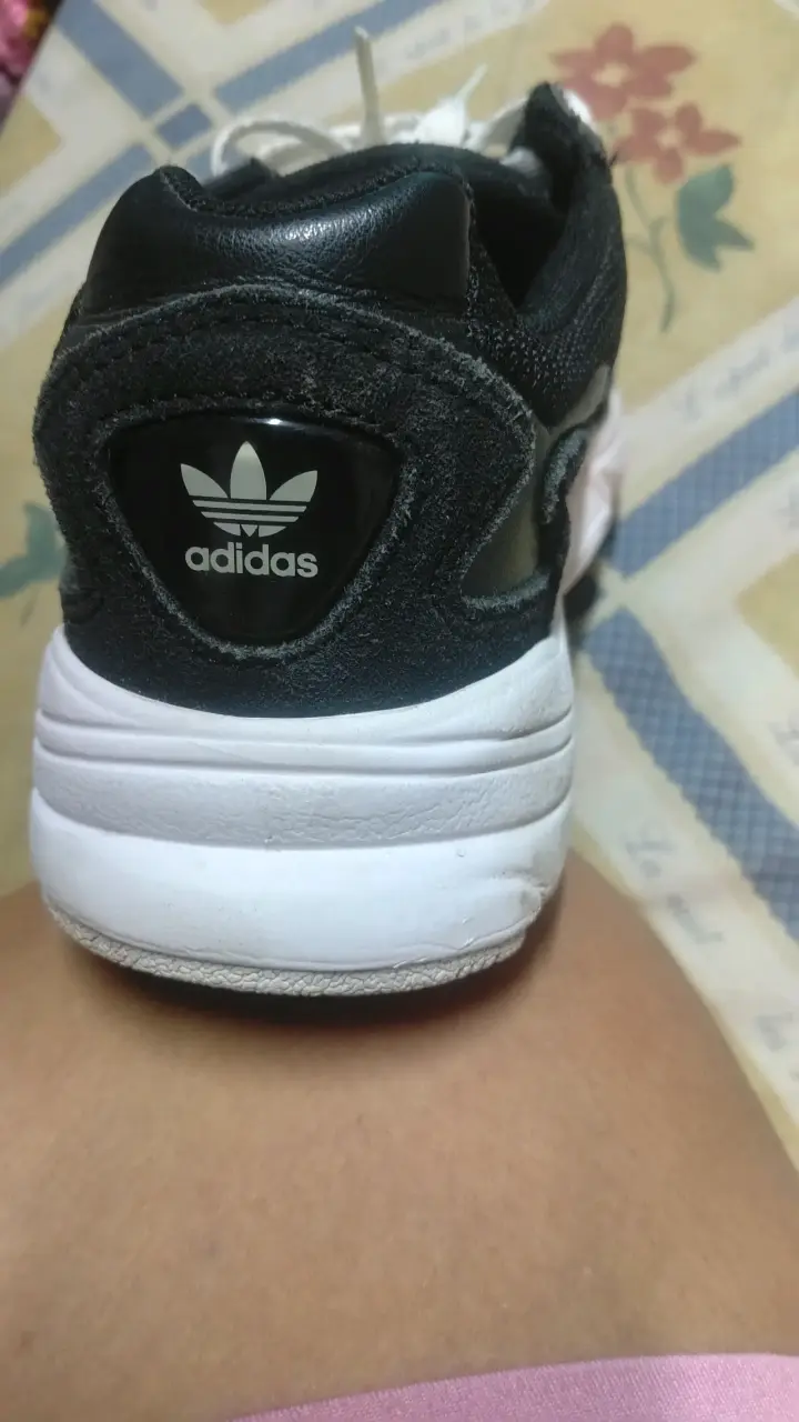 Zapatillas Adidas negras y blancas mujer - miniatura 1
