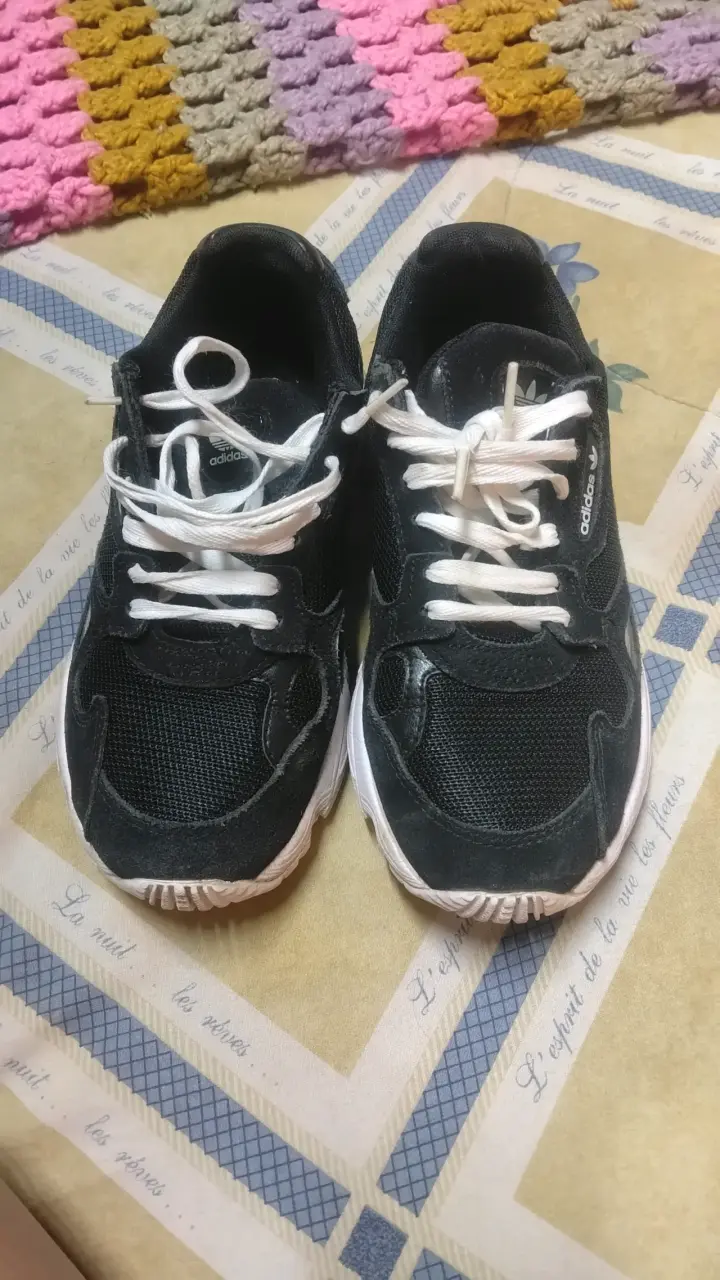 Zapatillas Adidas negras y blancas mujer - miniatura 3