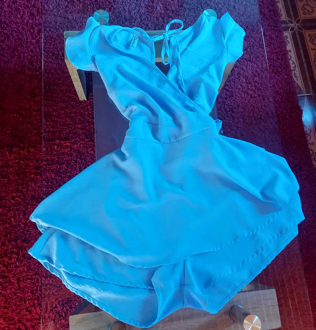 Vestido azul claro con lazo chaqueta azul y negra - miniatura 1