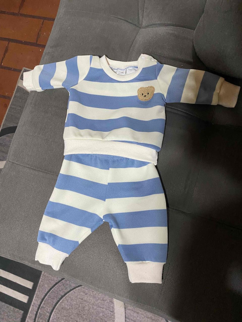 Conjunto bebé rayado celeste y blanco - miniatura 2