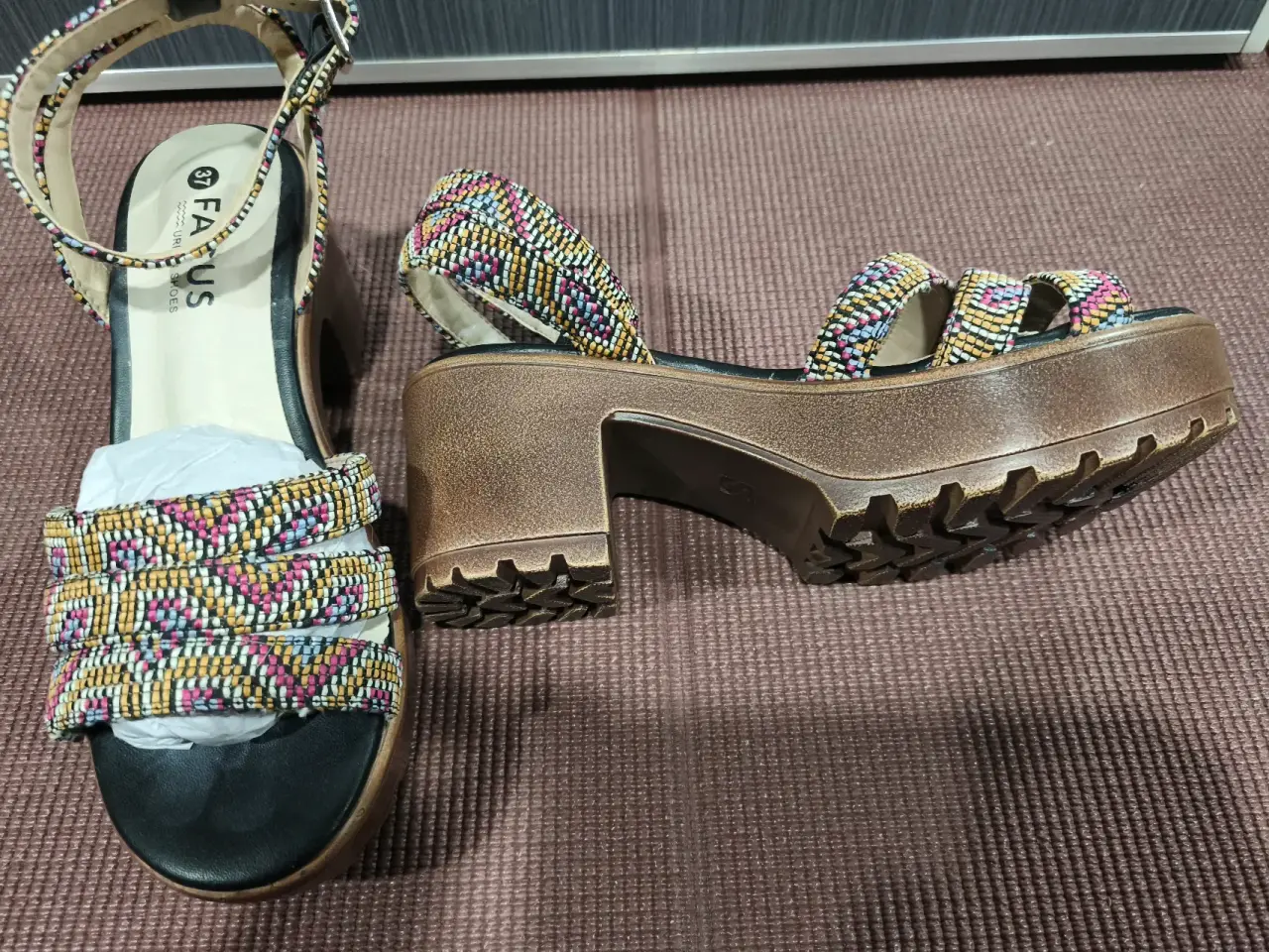 Sandalias con diseño colorido 37 - miniatura 3