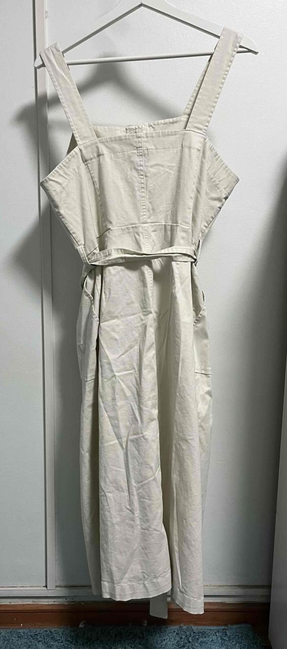 Vestido beige sin mangas - miniatura 2