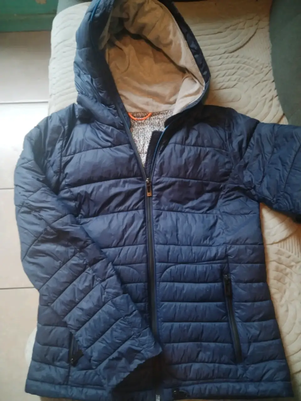 Parka  azul acolchada con capucha - miniatura 3