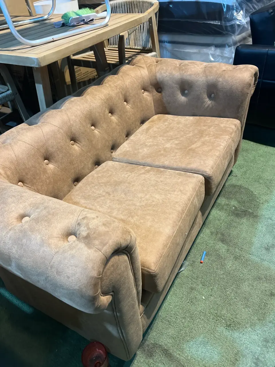 Sofá de cuero beige - miniatura 1
