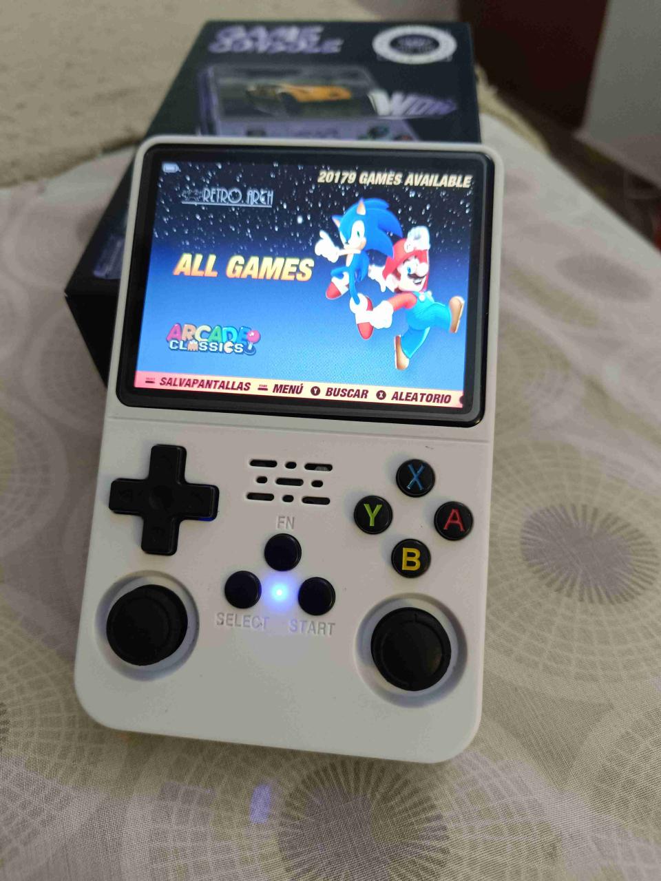 Consola portátil retro blanca R36S - miniatura 1