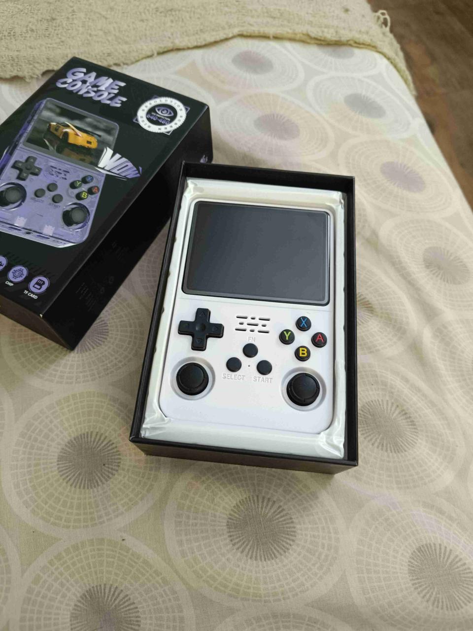 Consola portátil retro blanca R36S - miniatura 2