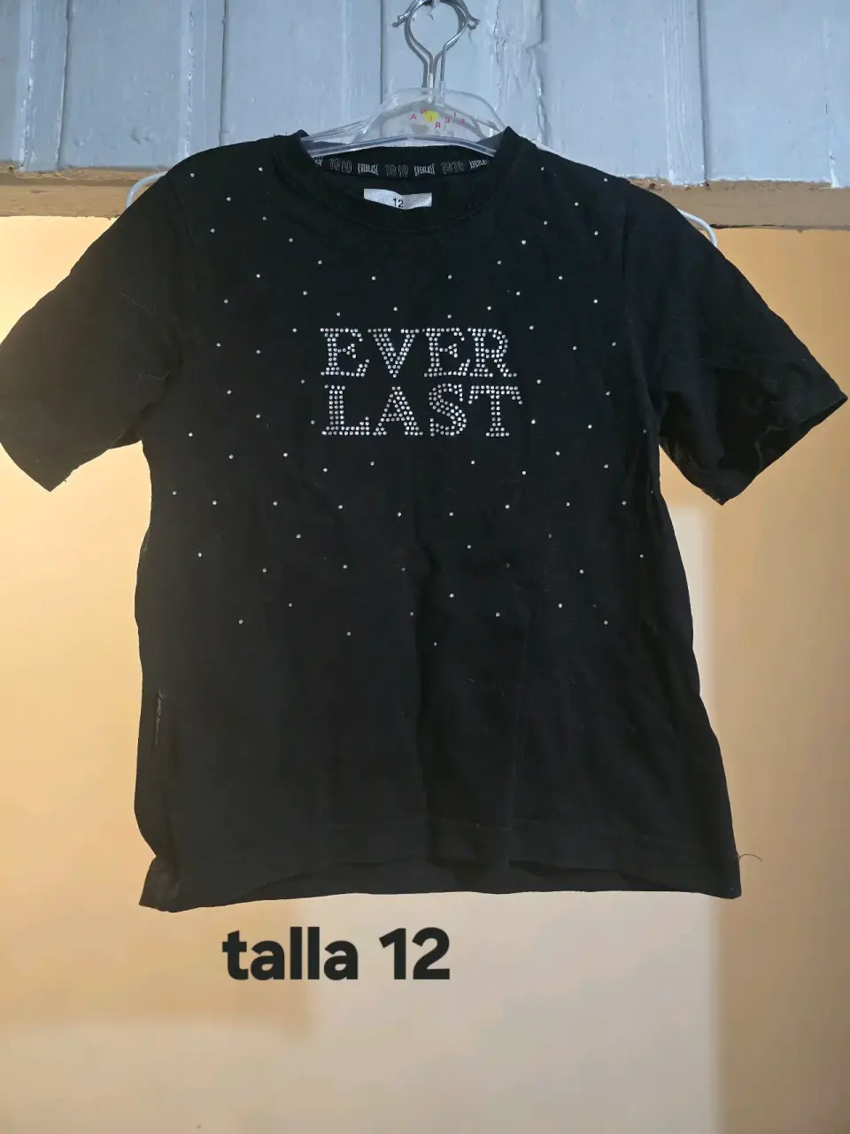Polera negra Everlast con brillo