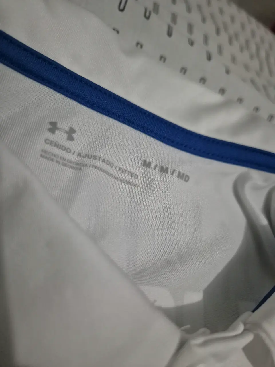 Camiseta deportiva blanca Under Armour - miniatura 2