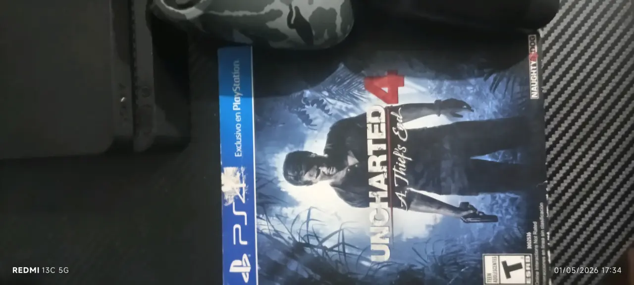 Consola PS4 con juegos y accesorios - miniatura 2