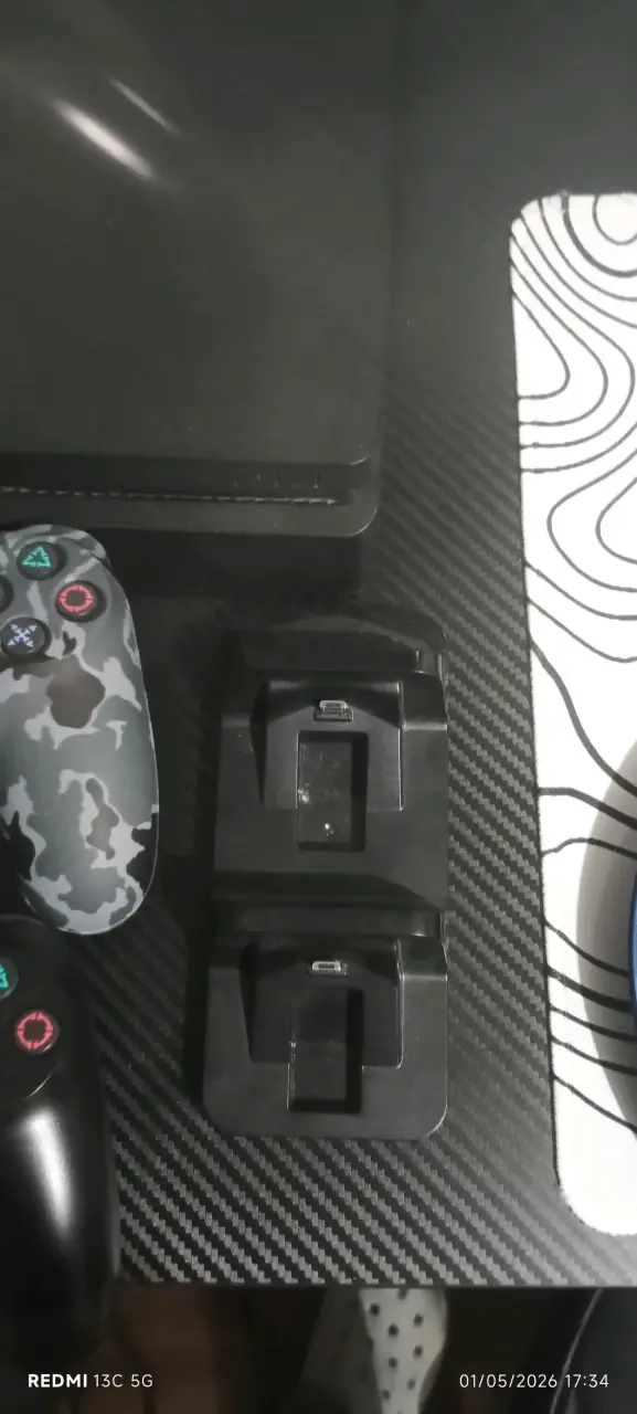 Consola PS4 con juegos y accesorios - miniatura 3