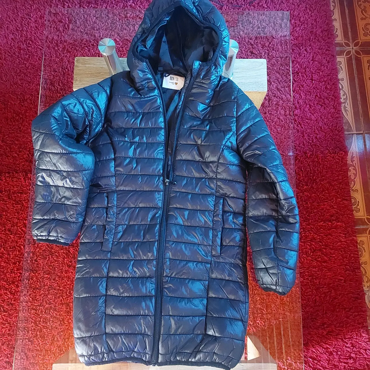 Chaqueta acolchada negra con capucha - miniatura 1