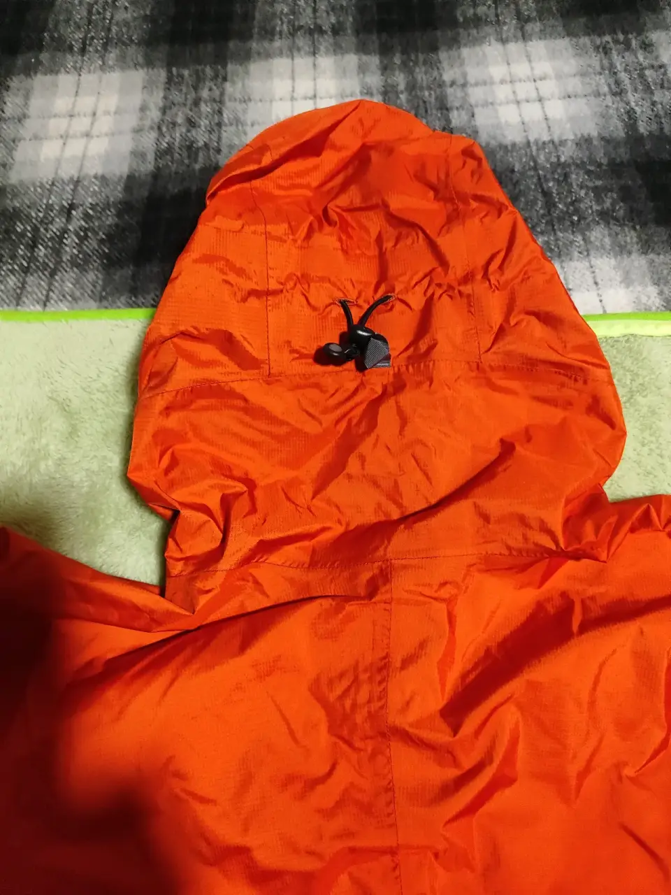 Chaqueta PATAGONIA anaranjada impermeable - miniatura 3