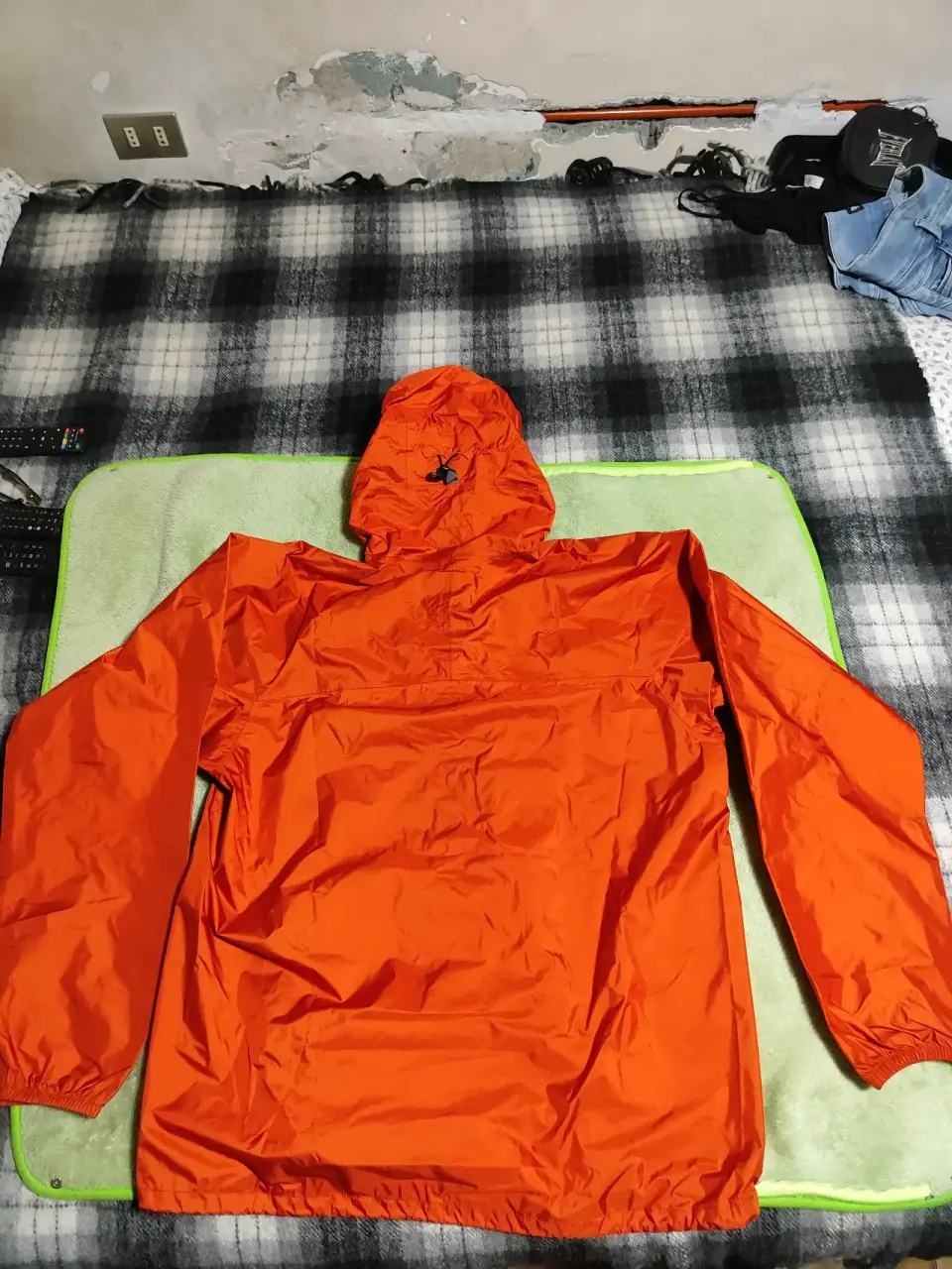 Chaqueta PATAGONIA anaranjada impermeable - miniatura 4