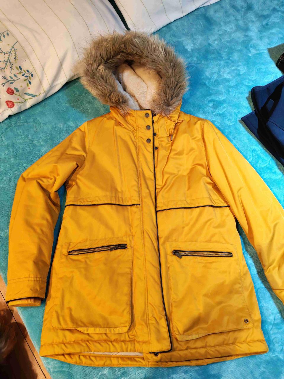 Parka amarilla con capucha de pelo - miniatura 1