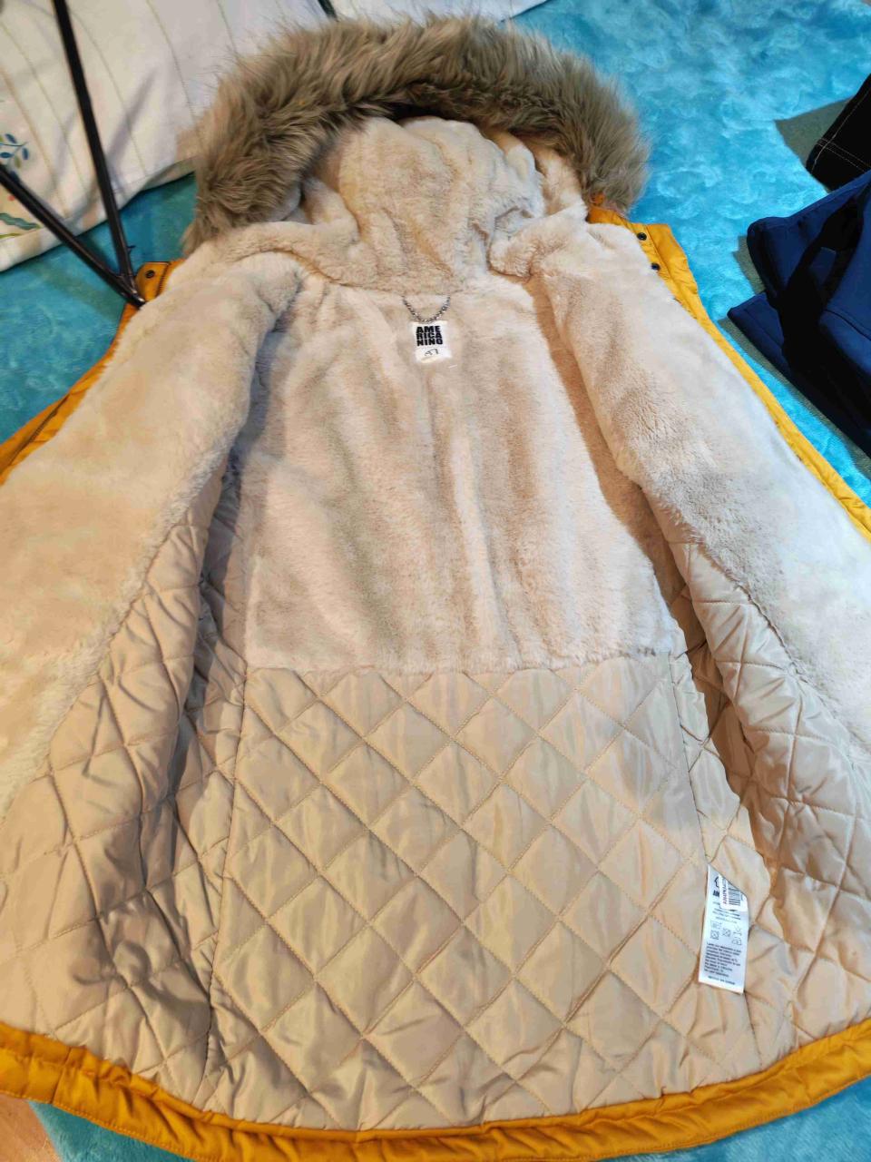 Parka amarilla con capucha de pelo - miniatura 3