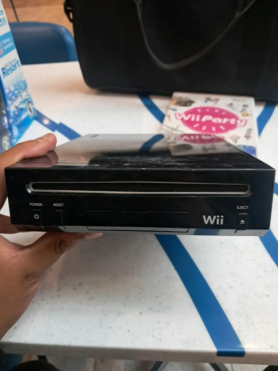 Se vende una nintendo wii con detalle - miniatura 1