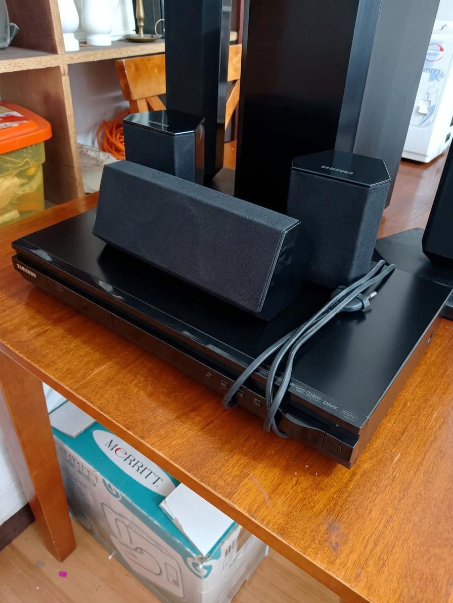 Equipo de sonido Samsung con parlantes - miniatura 1