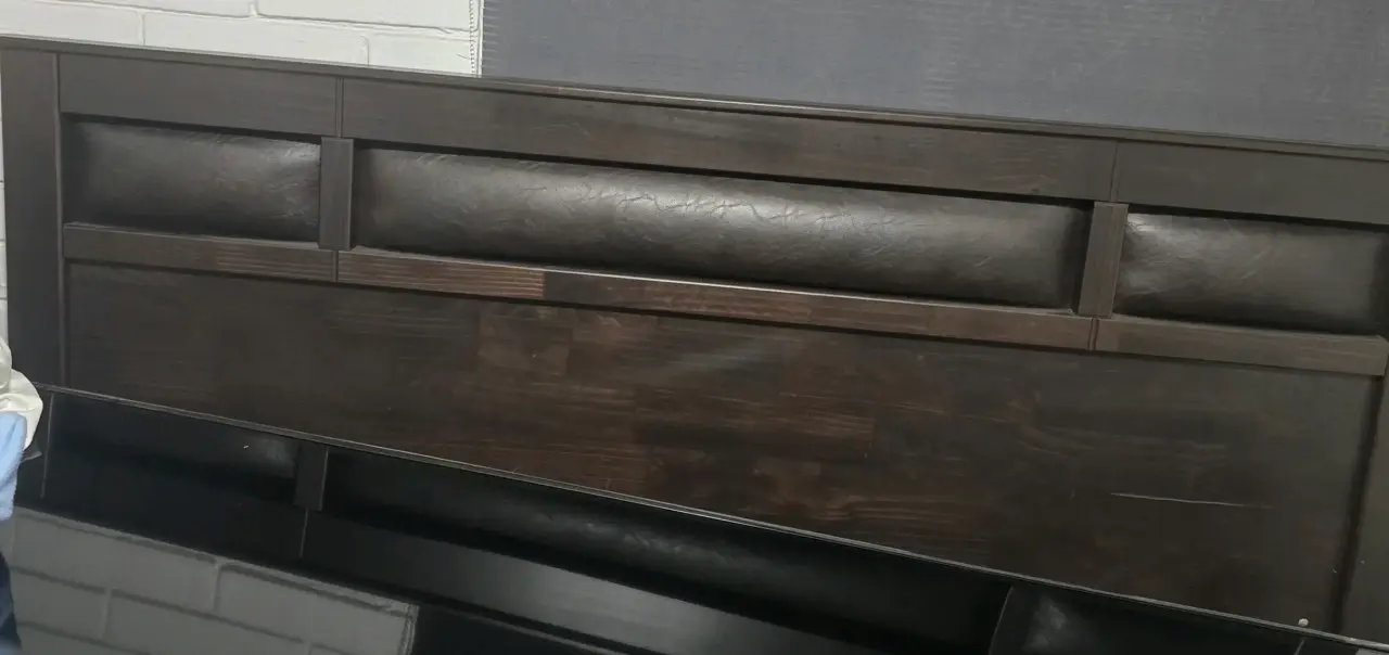 Respaldo de cama de madera oscuro - miniatura 1