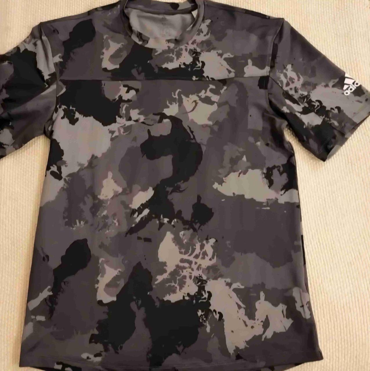 Polera deporte Adidas Hombre Camuflage/Color Gris - miniatura 2
