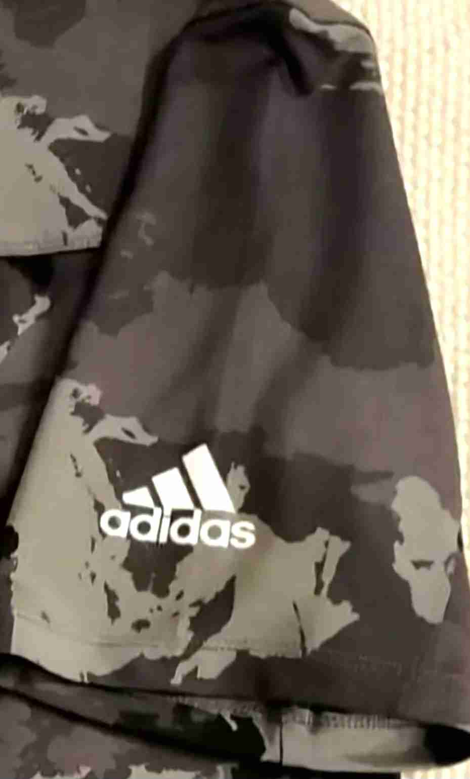 Polera deporte Adidas Hombre Camuflage/Color Gris - miniatura 4