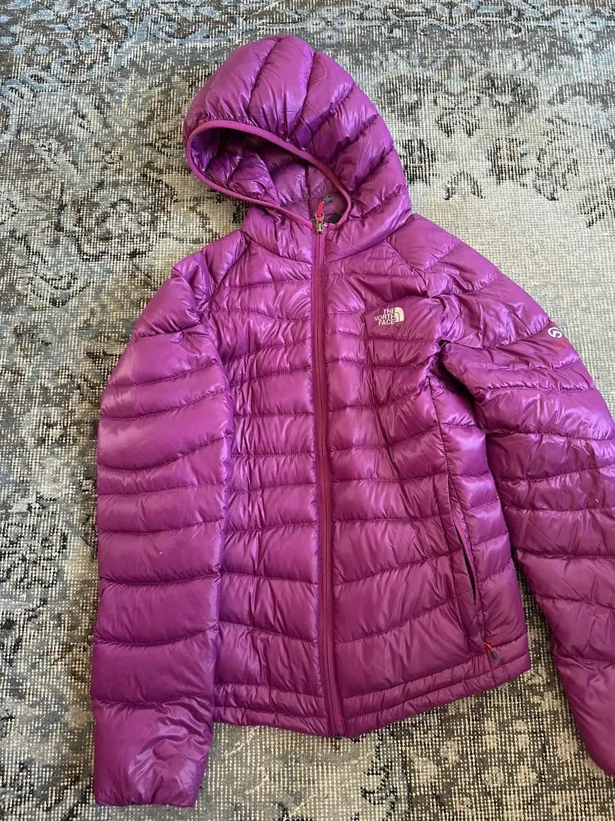 Chaqueta púrpura North Face con capucha