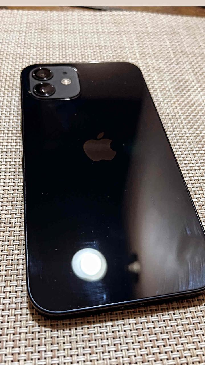 iPhone 12 64gb con tres carcasas - miniatura 1