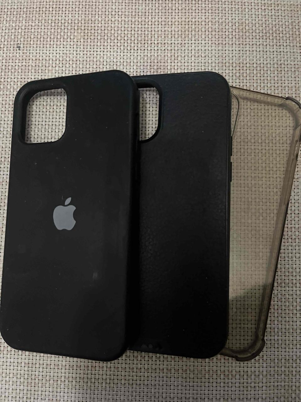 iPhone 12 64gb con tres carcasas - miniatura 3