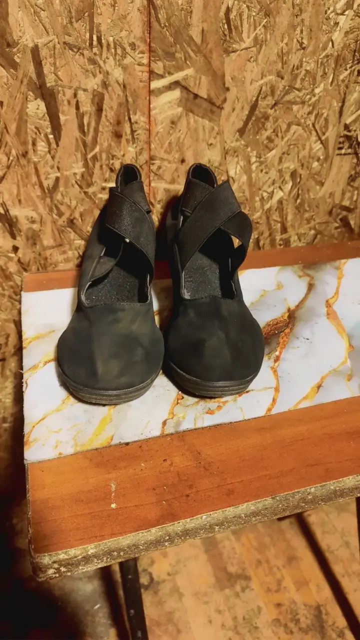 Zapatos negros de tacón bajo - miniatura 1