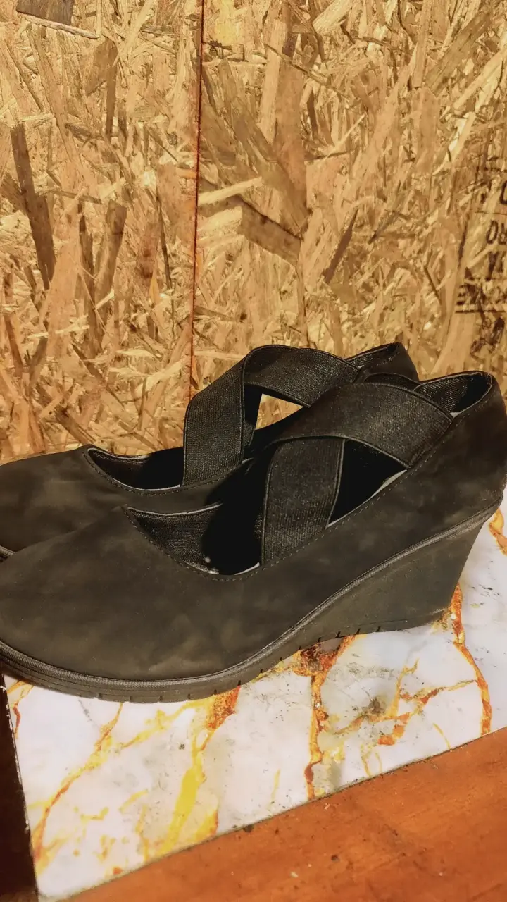 Zapatos negros de tacón bajo - miniatura 2