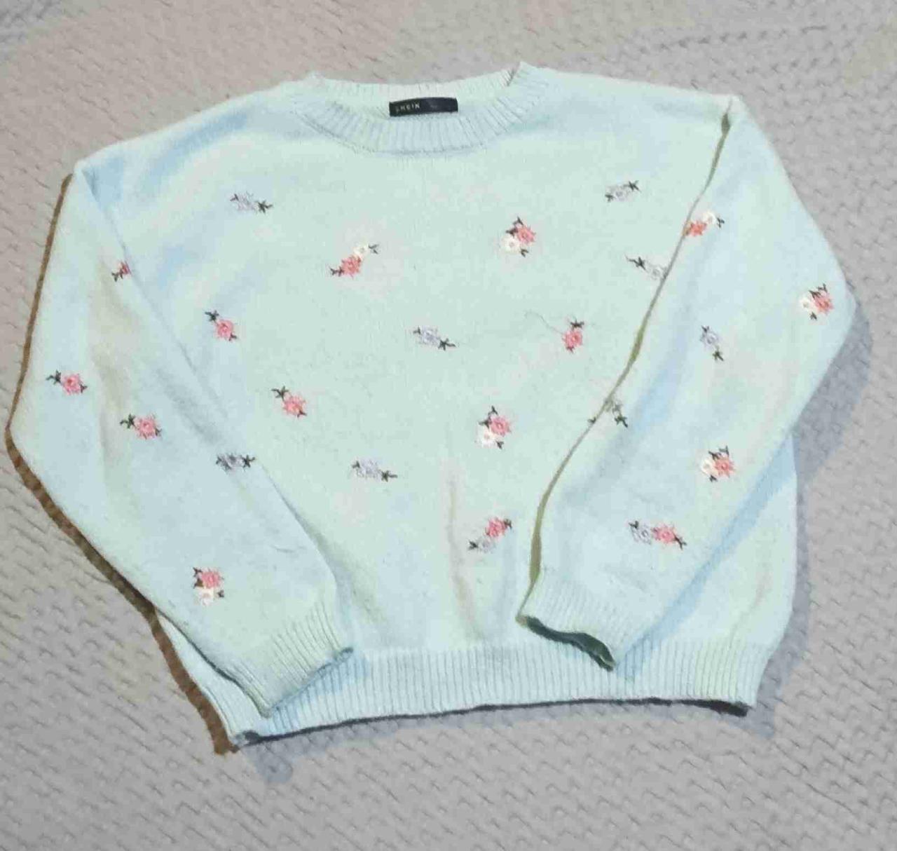 Suéter celeste floral