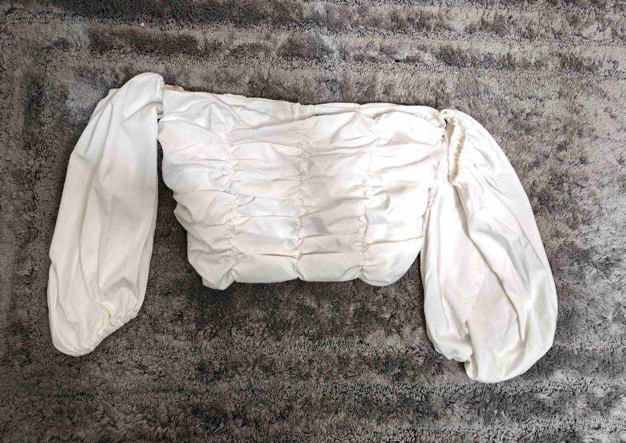 Blusa blanca con mangas abullonadas - miniatura 1