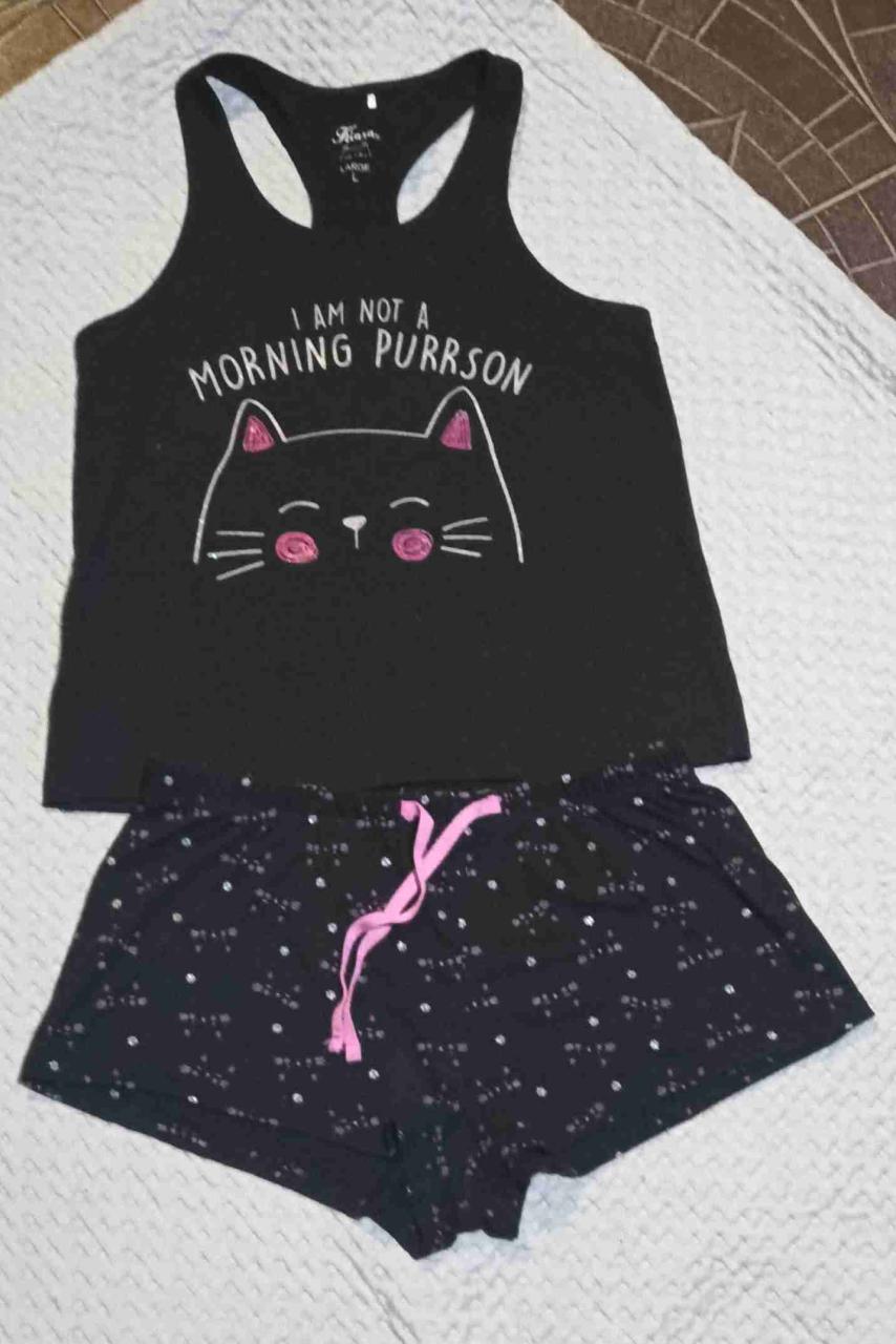 Pijama negro con diseño de gato