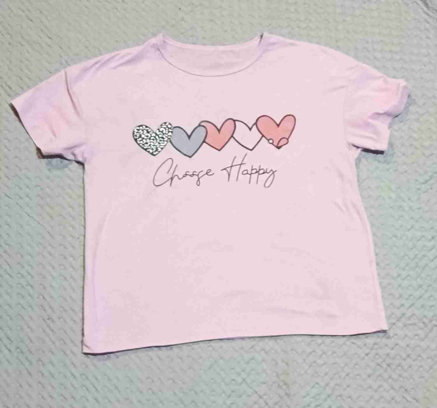 Polera rosa con corazones