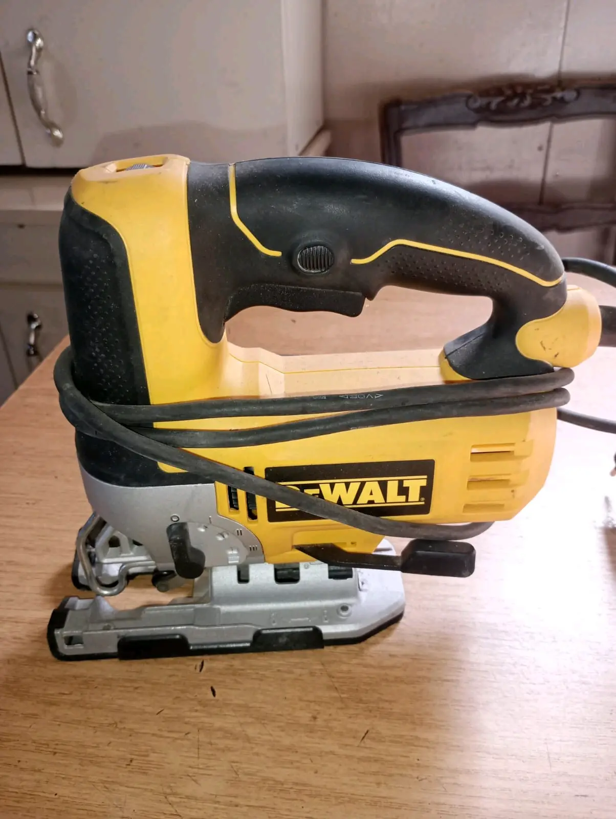 Sierra caladora DeWalt en buen estado - miniatura 1