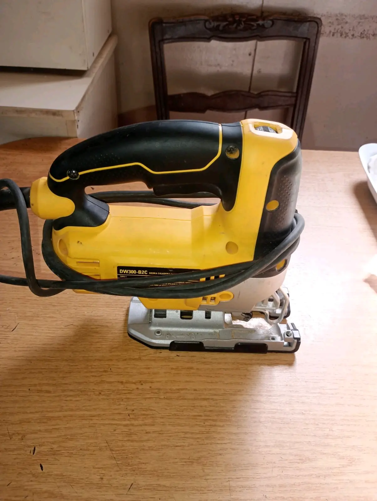 Sierra caladora DeWalt en buen estado - miniatura 2
