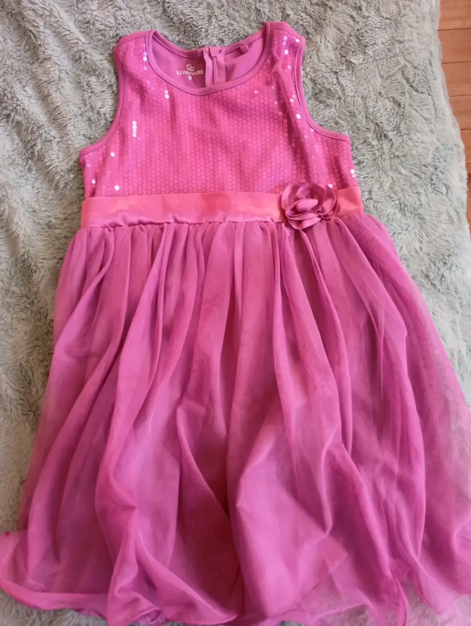 Vestido de fiesta rosado con lentejuelas