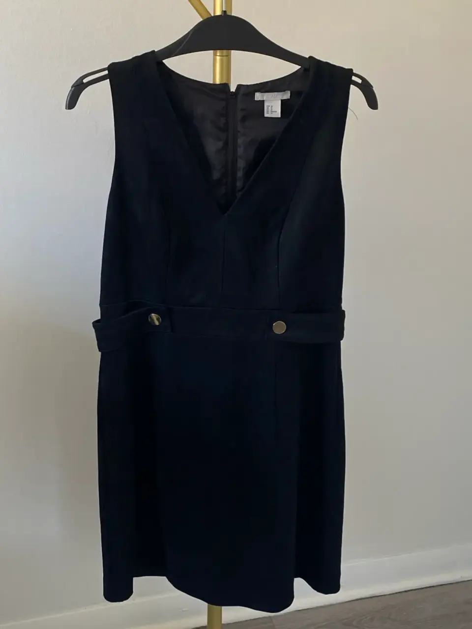 Vestido negro elegante sin mangas