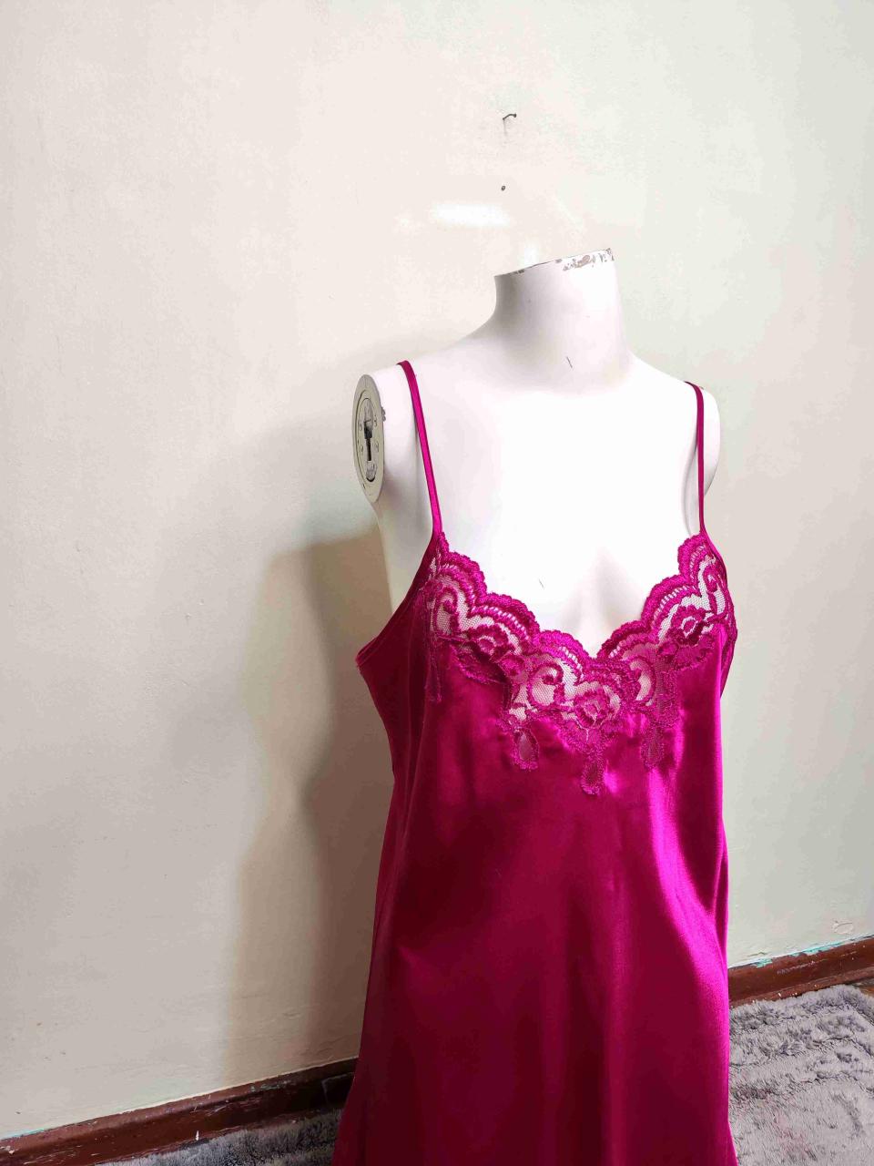 Camisón de satén fucsia - miniatura 2